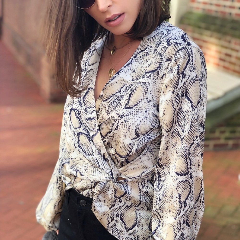 Last 1✨Gwyneth Snake Print Puff Sleeve Top - Picture 3 of 8